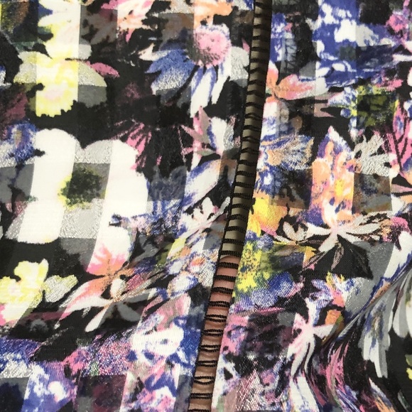 BCNU Multi color Flower Blouse - Picture 4 of 4